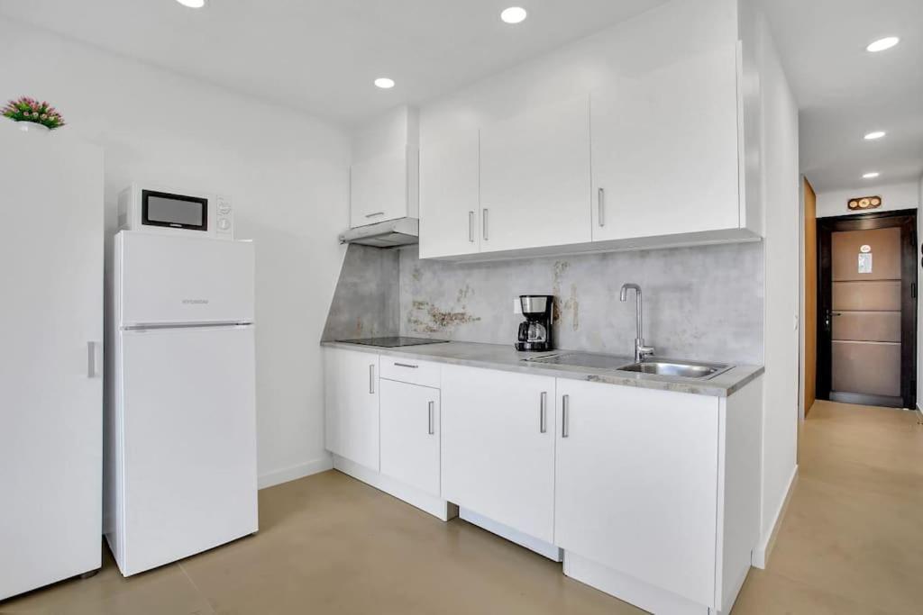 Studio In Torres Del Sol Griffin Near The Beach Арона Екстериор снимка